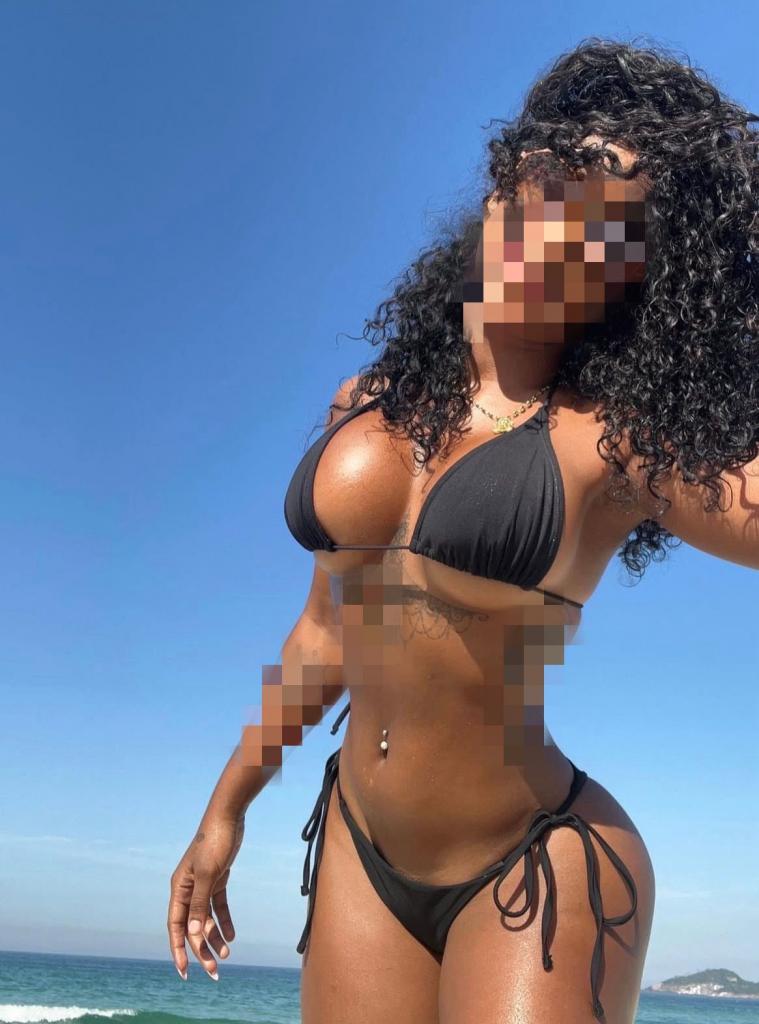 627103136: Chica busca chico en Barcelona