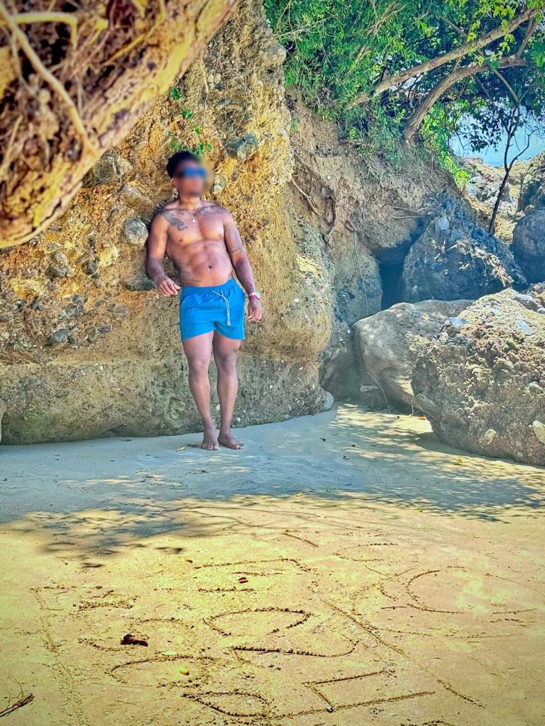 623557158: Chico busca chica en Barcelona