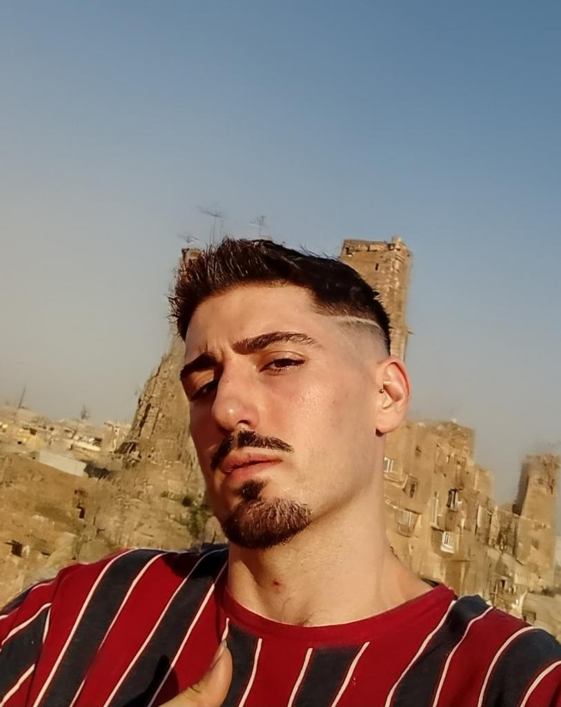 Chico busca chica en Sevilla: 