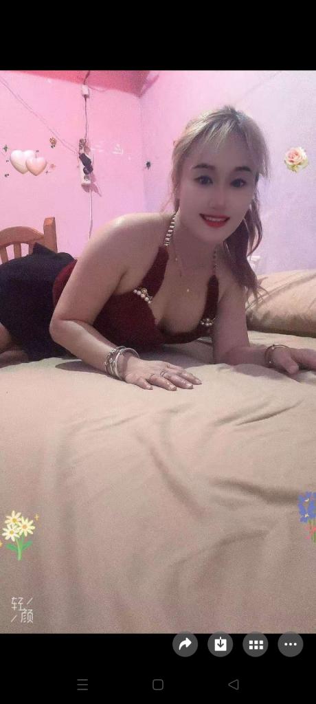 607310290: Chica busca chico en Barcelona