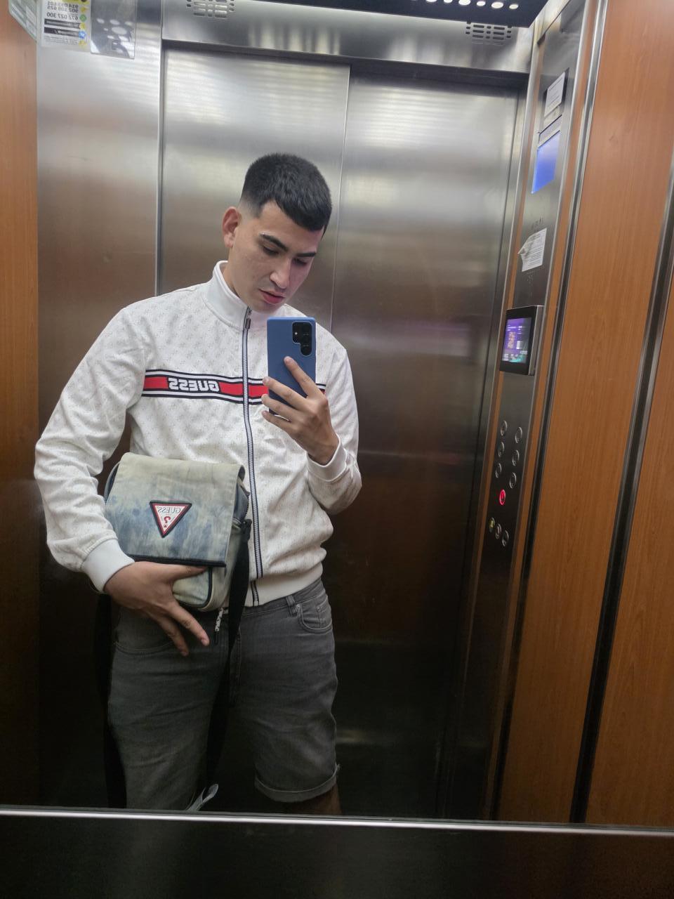 664054443: Chico busca chica en Granada