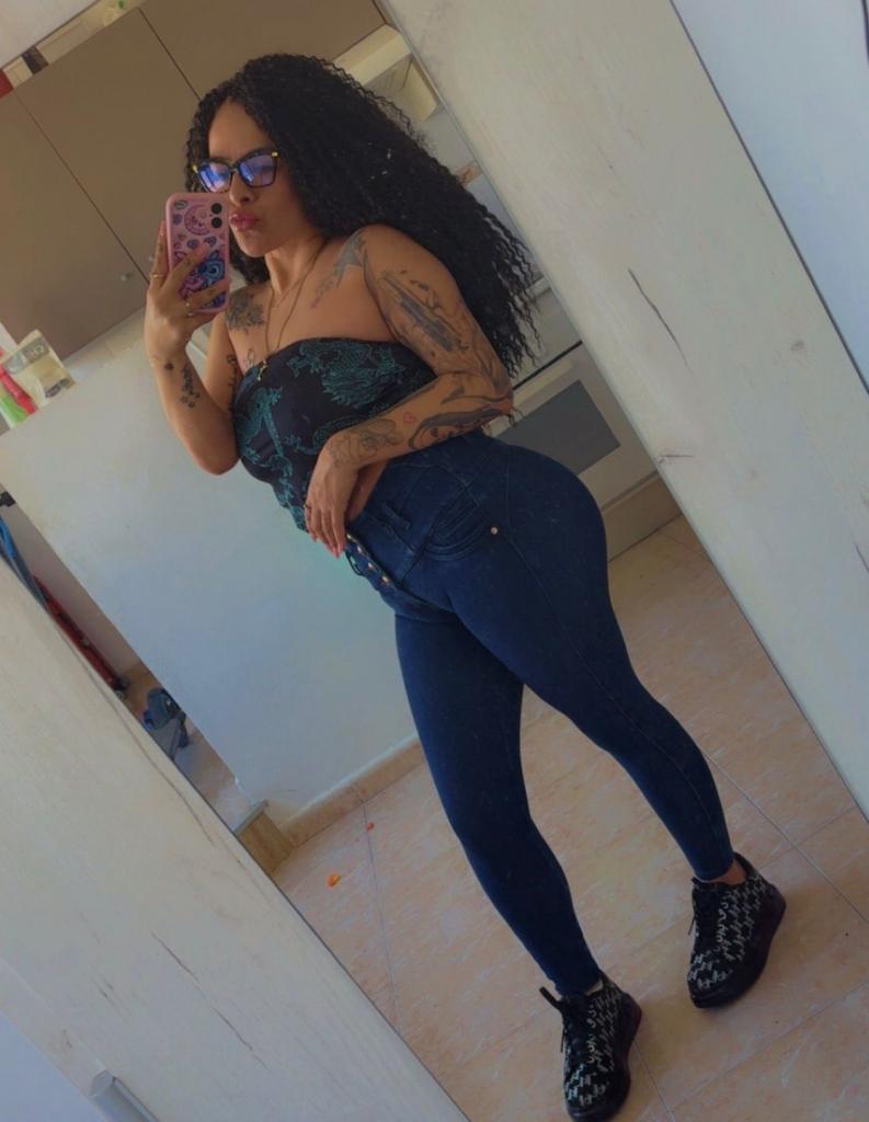 666376395: Chica busca chico en Barcelona
