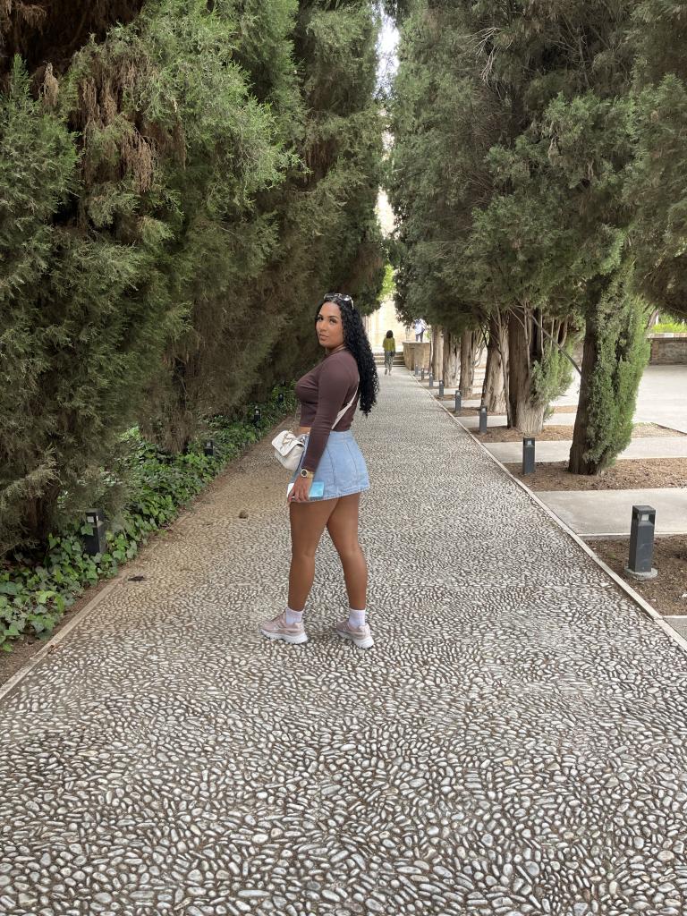 613450717: Chica busca chico en Granada