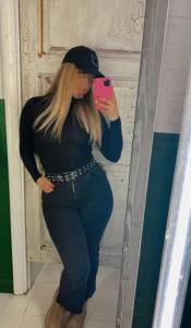 634093880: Chica busca chico en La Coruña