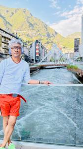 608259318: Chico busca chica en Barcelona