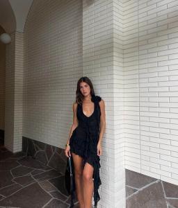 677493689: Chica busca chico en Ibiza