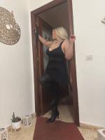 745060486: Chica busca chico en Valencia