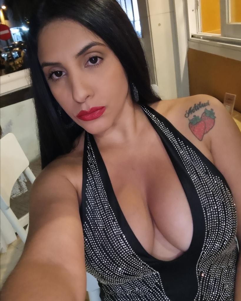 Chica busca chico en Ibiza: 