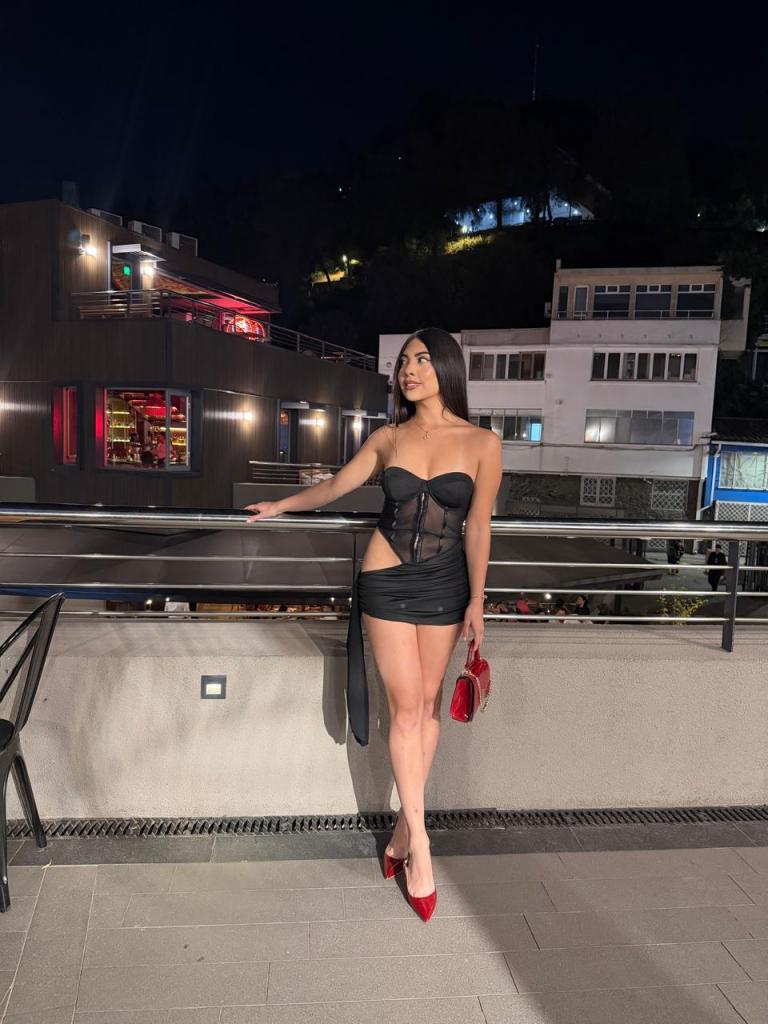 677845654: Chica busca chico en Barcelona