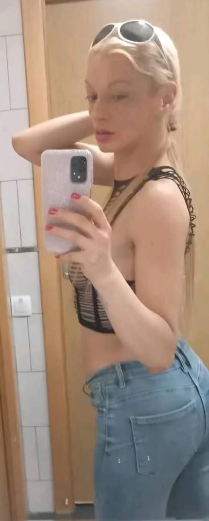 676130289: Chica busca chico en Pontevedra