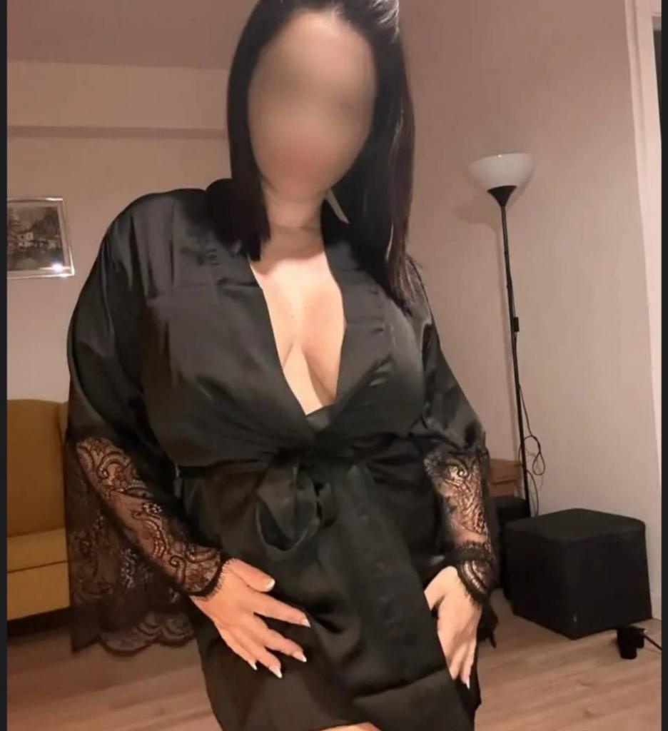 Chico busca chica en Sevilla: 