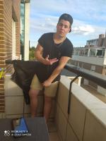 697695860: Chico busca chica en Lugo