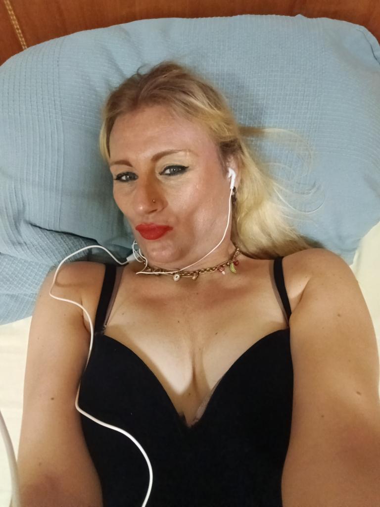 666913401: Chica busca chico en Barcelona