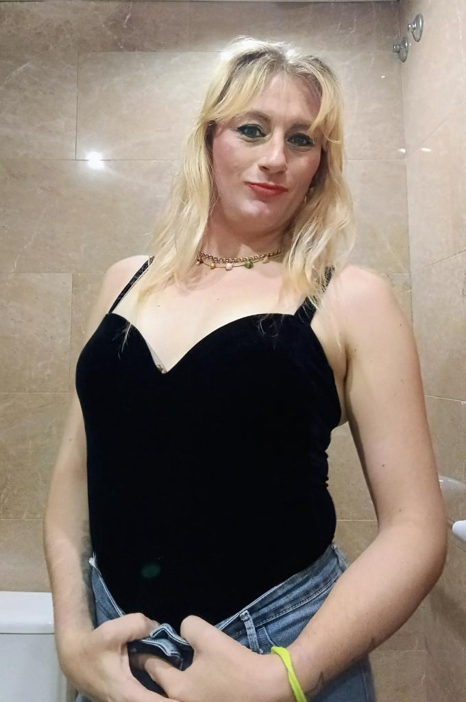 666913401: Chica busca chico en Barcelona