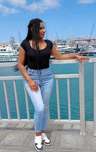 622035104: Chica busca chico en La Coruña