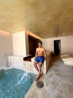 663523151: Chico busca chica en Madrid