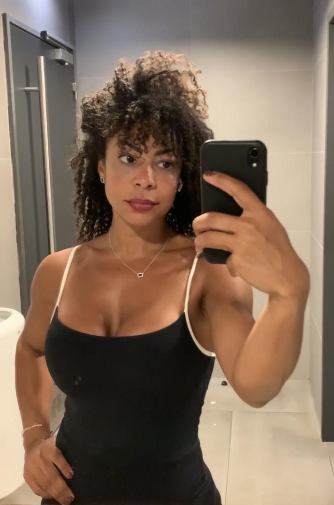 647973031: Chica busca chico en Barcelona