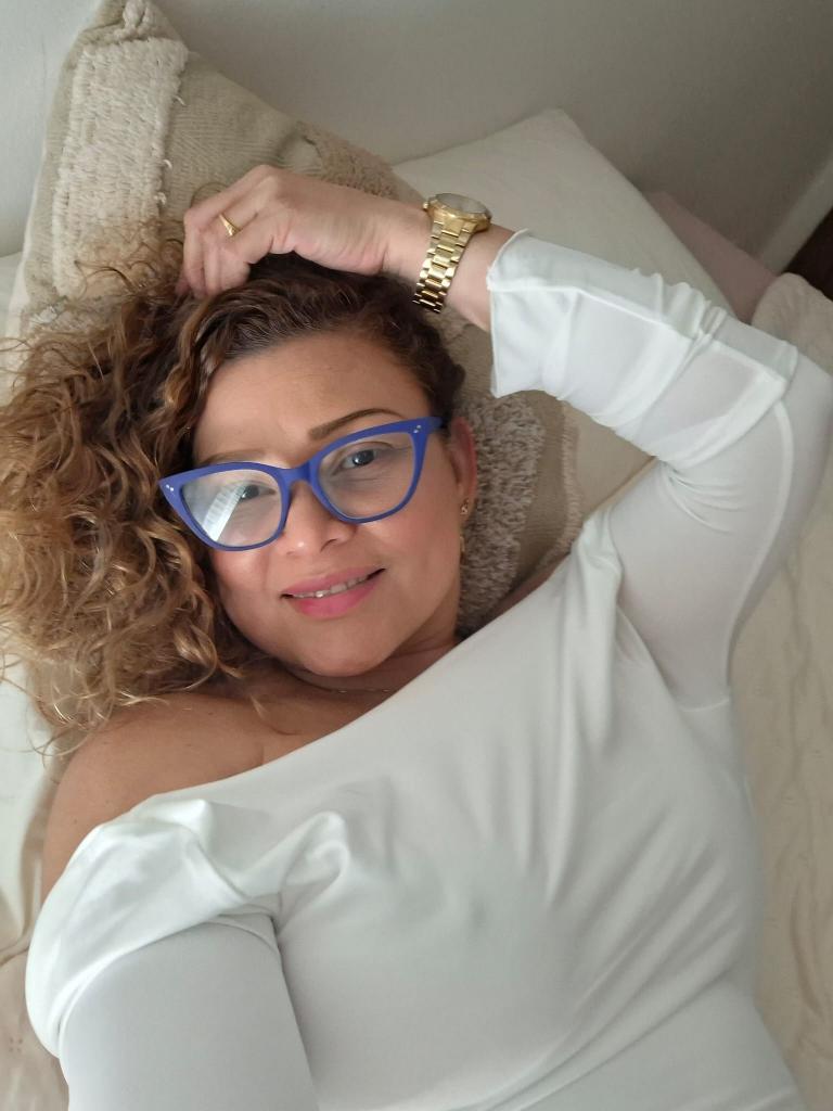 631003179: Chica busca chico en Menorca