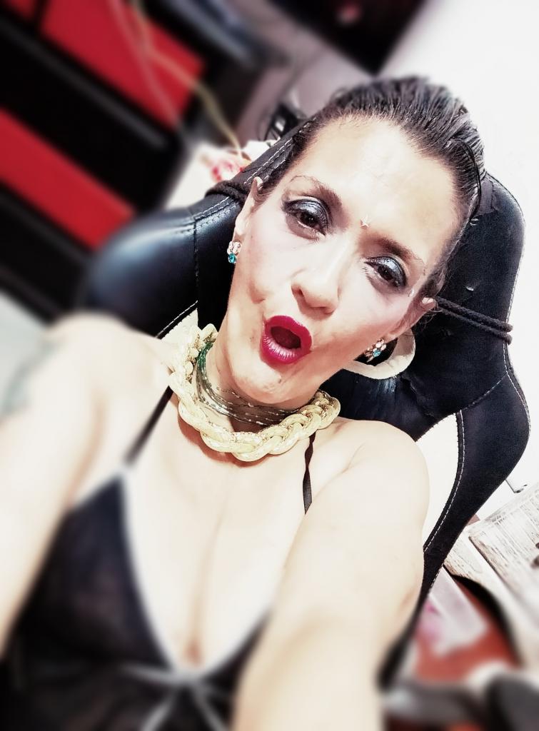 623132255: Chica busca chico en Sevilla