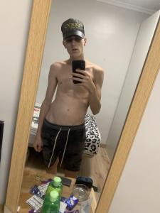 642339869: Chico busca chica en Barcelona