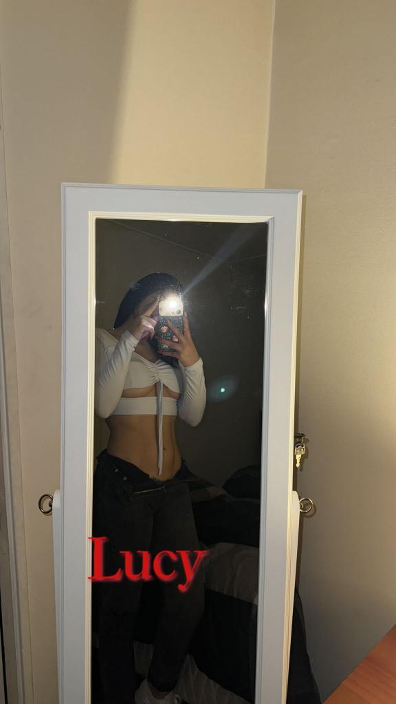 643597792: Chica busca chico en Málaga