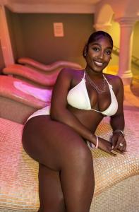 613976411: Chica busca chico en Madrid