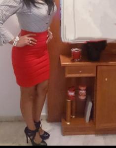 605656619: Chica busca chico en Sevilla