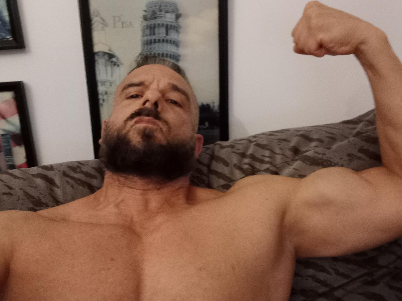 697155343: Chico busca chica en Valencia