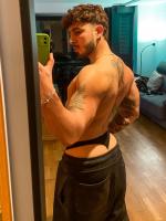 672044911: Chico busca chica en Valencia