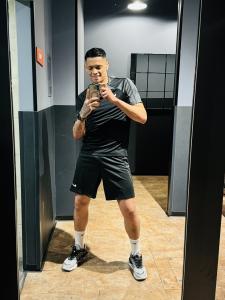 Chico busca chica en Sevilla: 