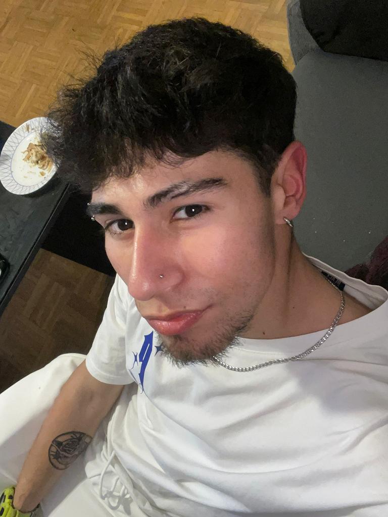 623736815: Chico busca chica en Madrid