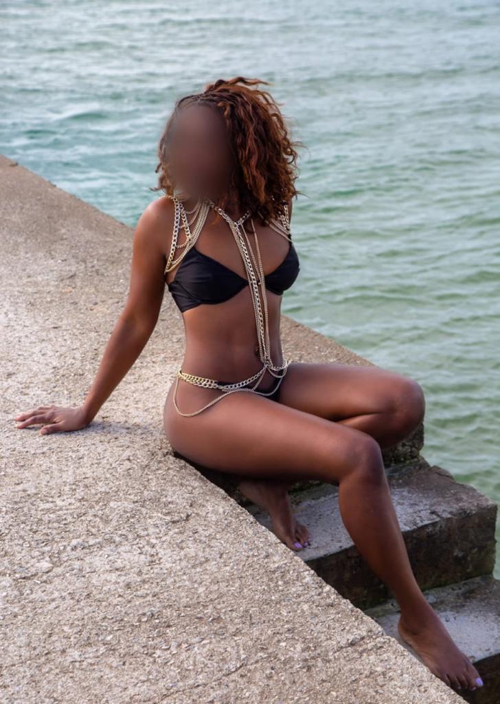 631305746: Chica busca chico en Gerona