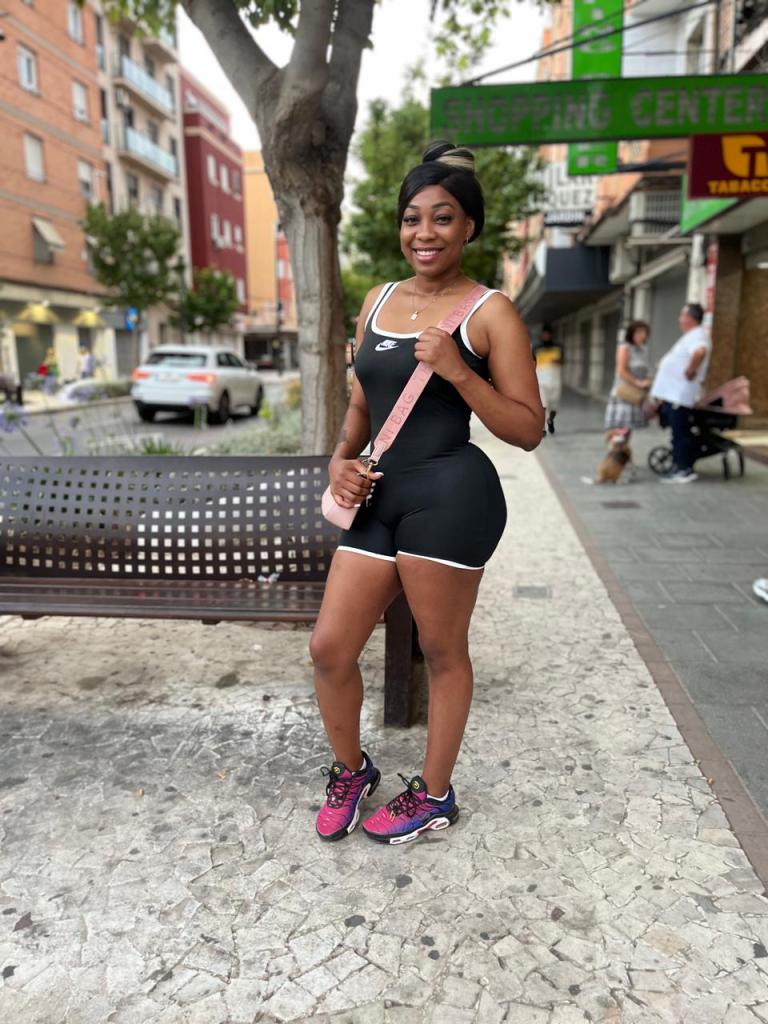 642755370: Chica busca chico en Murcia