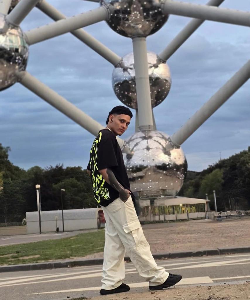 Chico busca chica en Sevilla: 