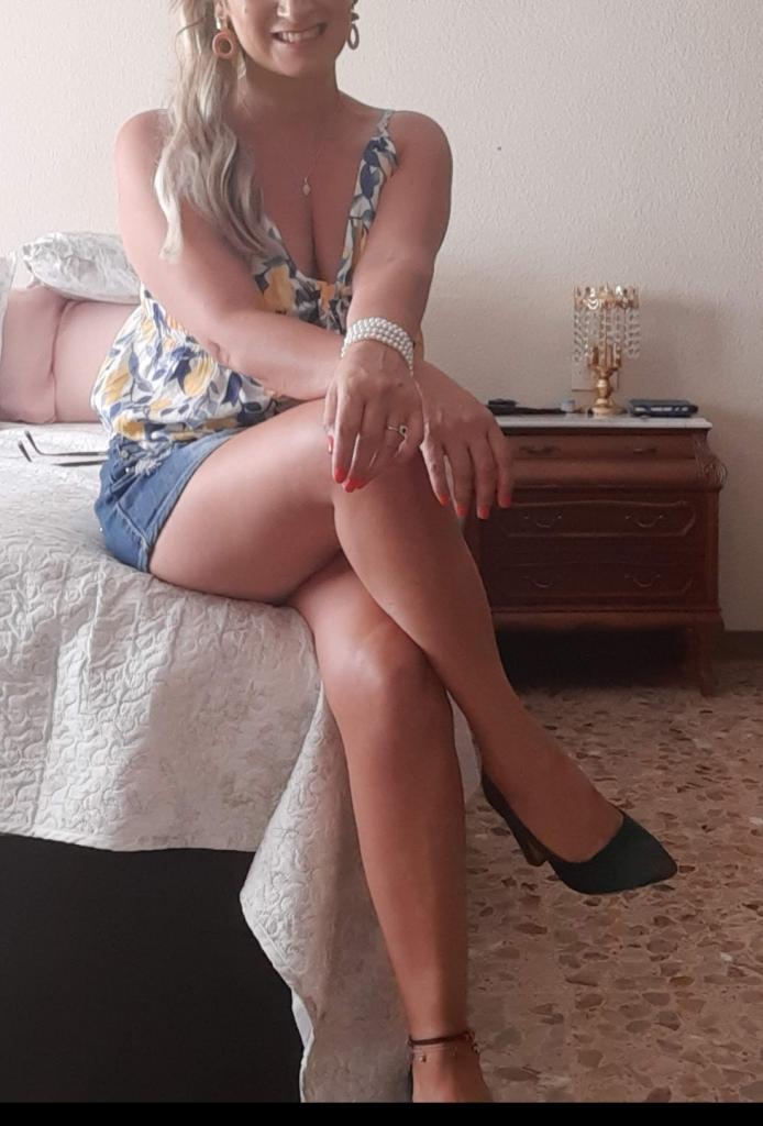 Chica busca chico en Almería: 
