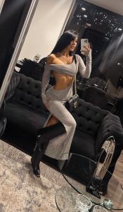 747860564: Chica busca chico en Madrid