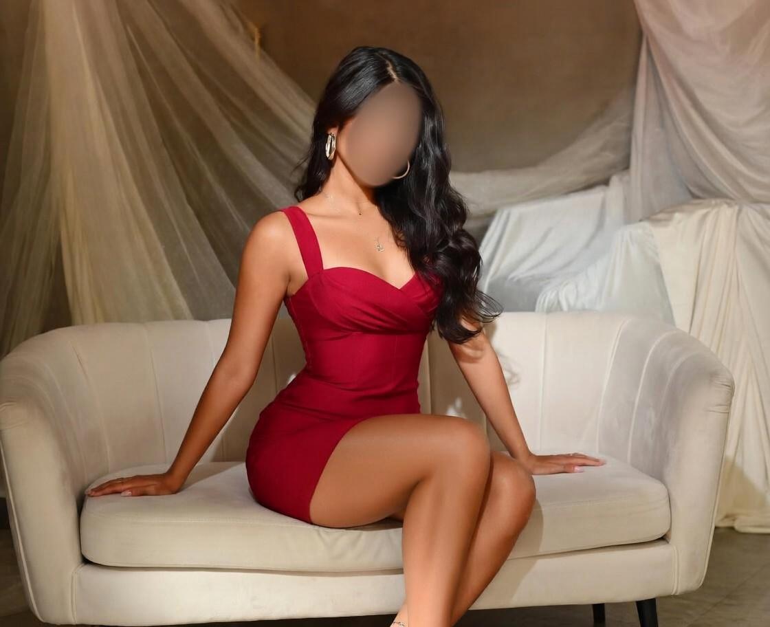 642033407: Chica busca chico en Barcelona