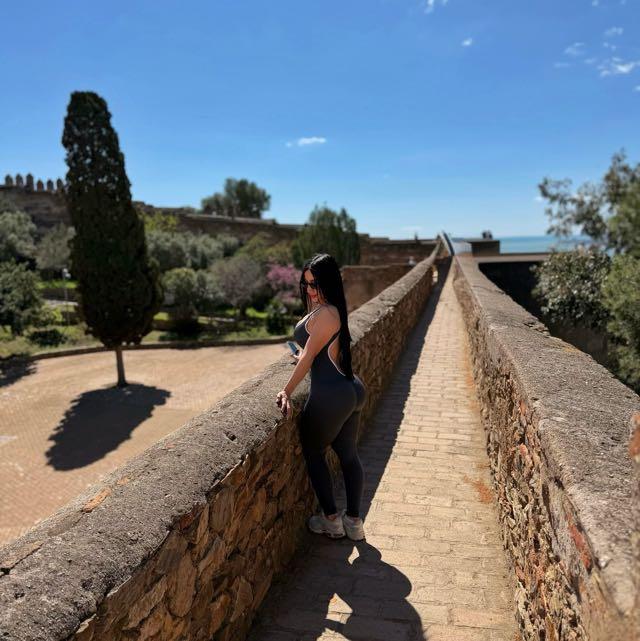 Chica busca chico en Málaga: Chica busca chico