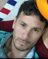 614924113: Chico busca chica en Barcelona