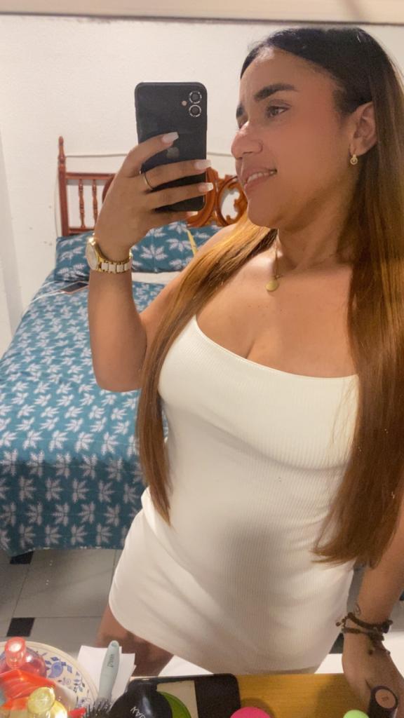 695639423: Chica busca chico en Granada