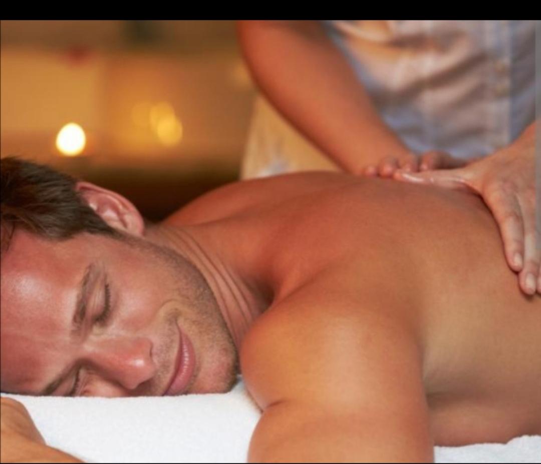 610739471: Chica busca chico en Barcelona