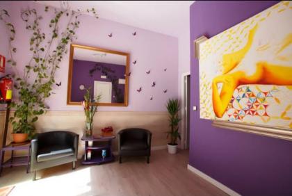 931747275: Chica busca chico en Barcelona