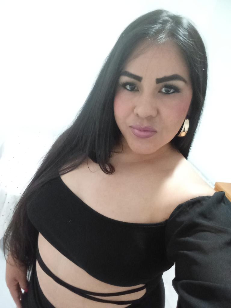 692837792: Chica busca chico en Málaga