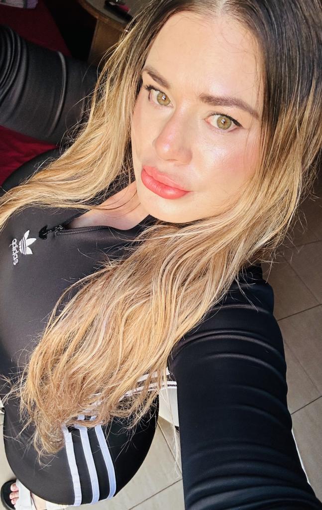 698542233: Chica busca chico en Barcelona