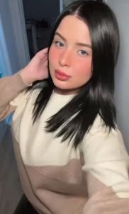 661121893: Chica busca chico en Sevilla