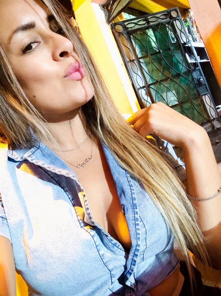 666382331: Chica busca chico en Gerona
