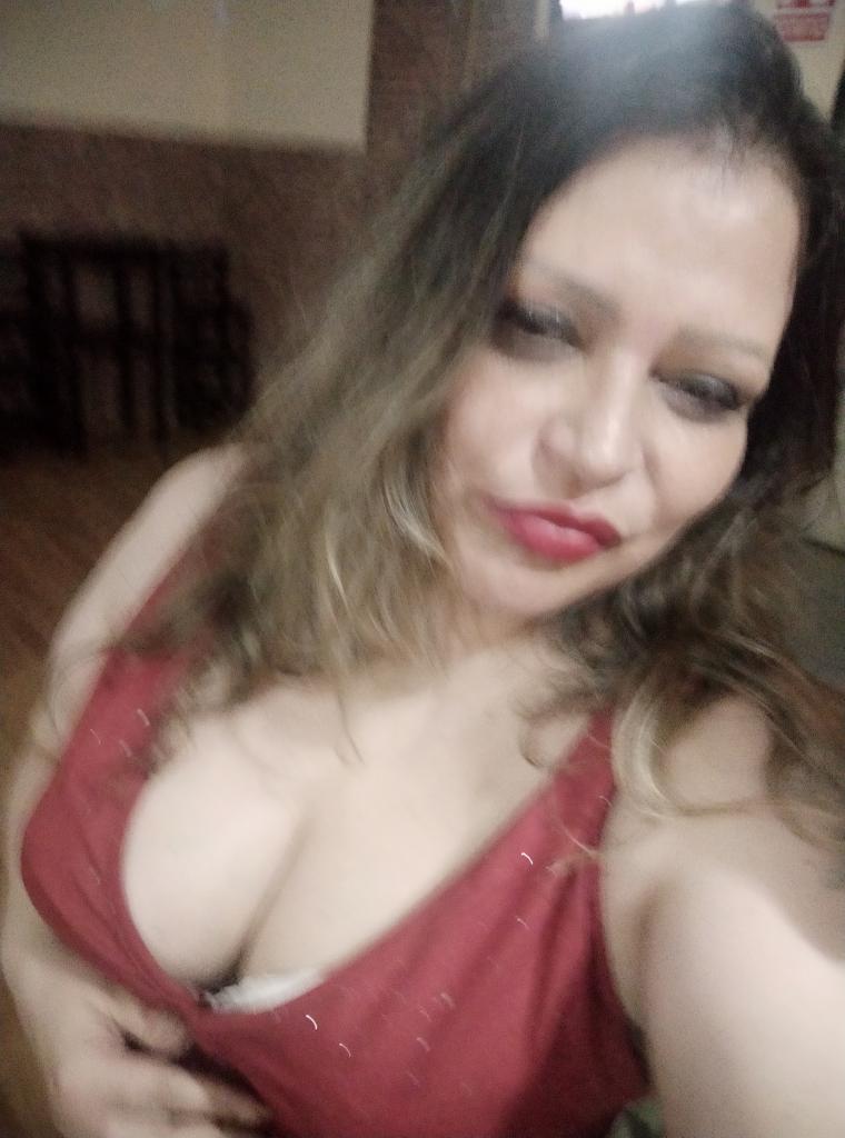 607046007: Chica busca chico en La Coruña