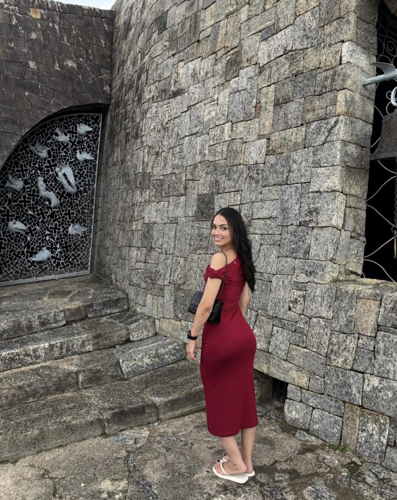 743099391: Chica busca chico en Pontevedra