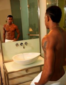 637195145: Chico busca chica en Barcelona