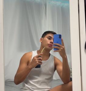 633152670: Chico busca chica en Cádiz